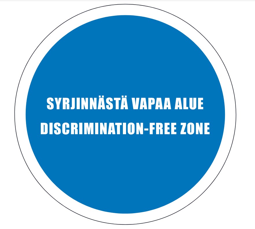 Teksti: Syrjinnästä vapaa alue. Discrimination-free zone